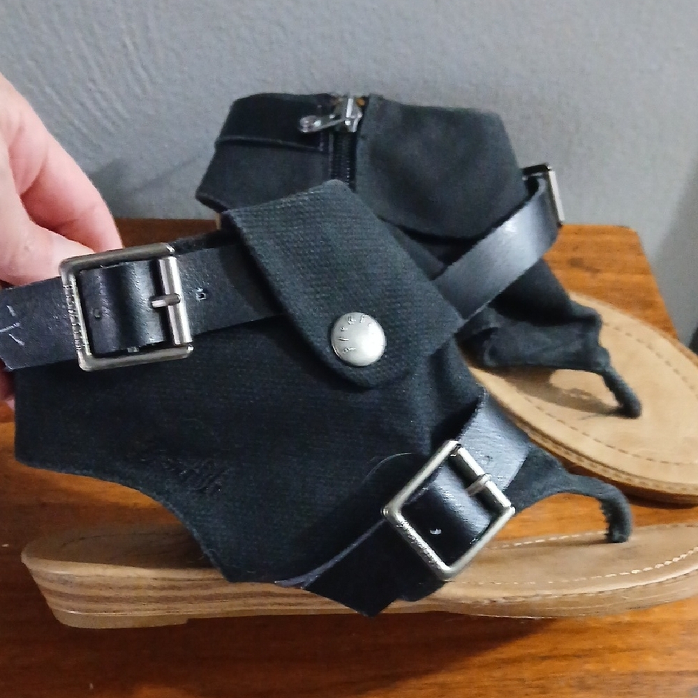 Black Blowfish Buckle Sandals